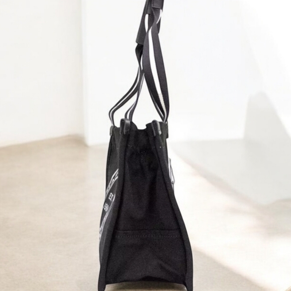 Marc Jacobs Signet Large Black Canvas Tote NWT - Picture 4 of 6